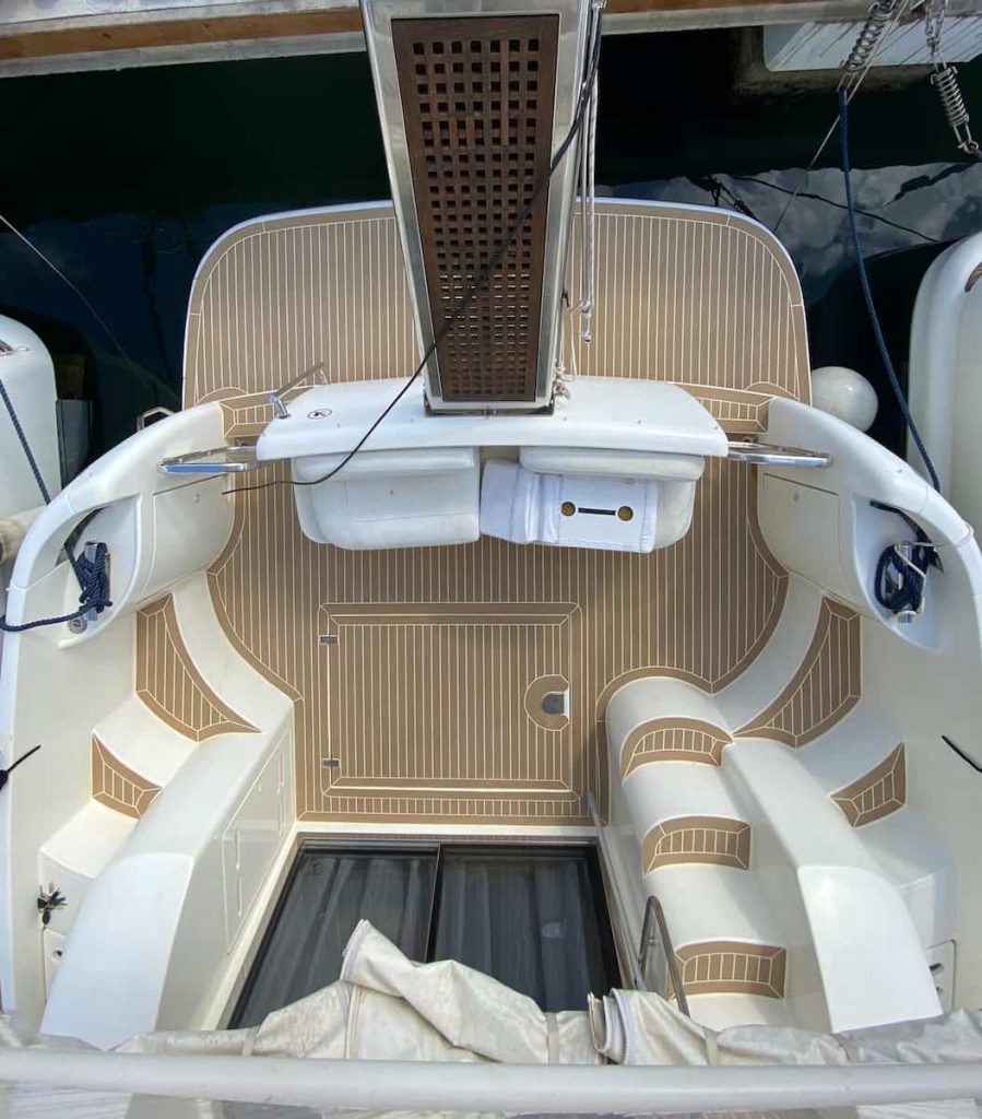 Flexiteek 3 vs Natural Teak: Which Is the Best Choice for Your Boat?